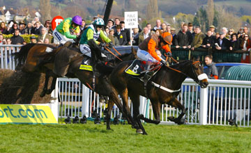 Sam Waley-Cohen riding Long Run win the totesport Cheltenham Gold Cup Chase from Denman and Kauto Star at Cheltenham 18.03.2011
