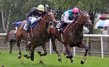 FRANKEL wins The EBF Maiden Stakes 13 Aug 10