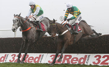 BUVEUR D’AIR and Aidan Coleman (left) win from Cloudy Dream